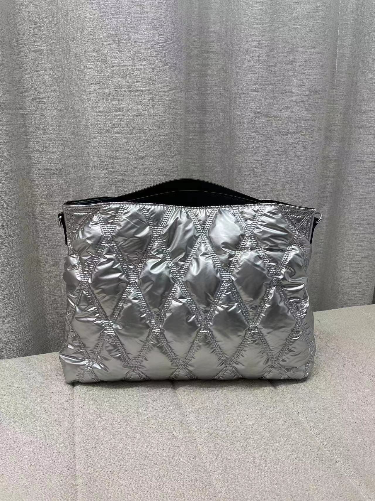 Free shipping designer Personalized Korean version casual diamond-shaped retro niche handbag with a simple and elegant style and a high-end crossbody 