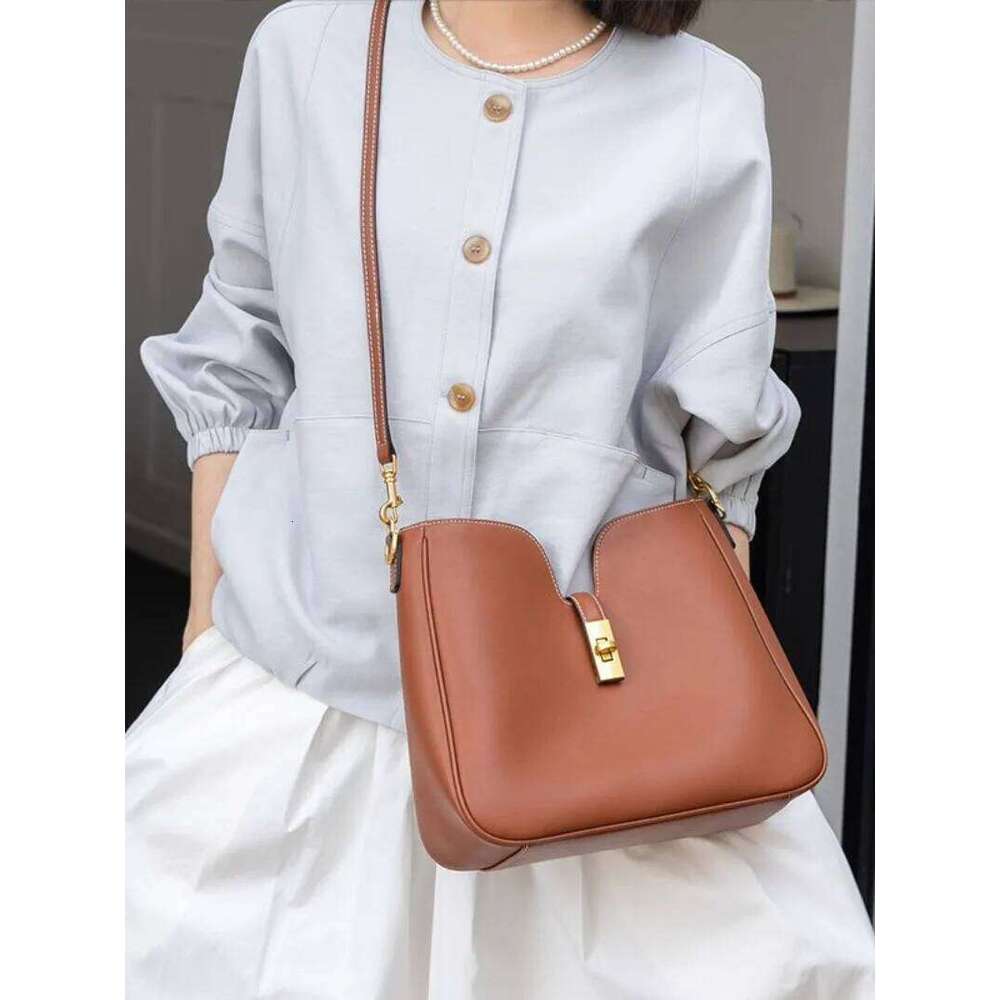 Leather Tote Bag for Women 2025 New Commuting Armpit Handbag Cowhide Crossbody Bag, Women's Shoulder Package