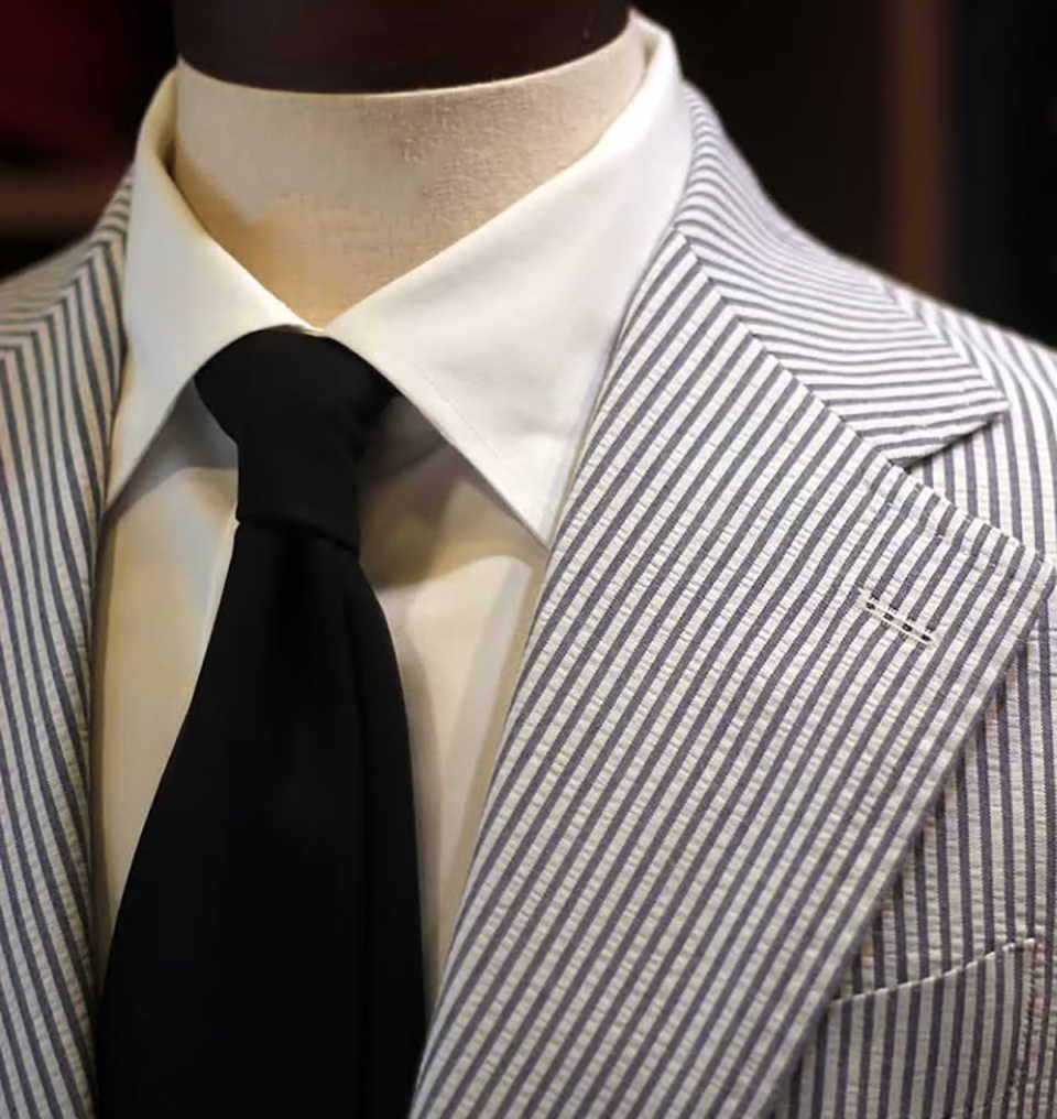 Mens Wedding Tuxedos With Peaked Lapel Two Buttons Pinstripe Jacket Pants Casual Tuxedo Plus Size Formal Occasion Customized