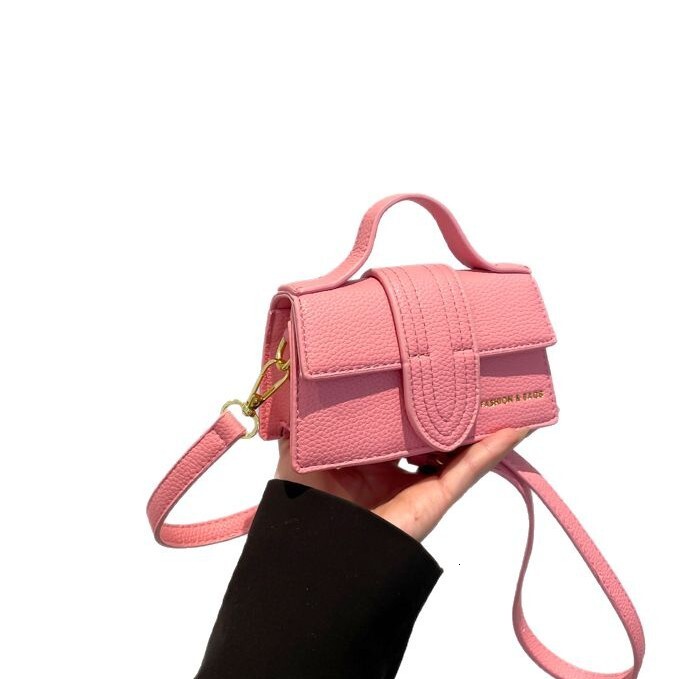 Top brand high-quality new free designer bag 2025 new texture handbag fashionable shoulder width bag trendy new free designer bag