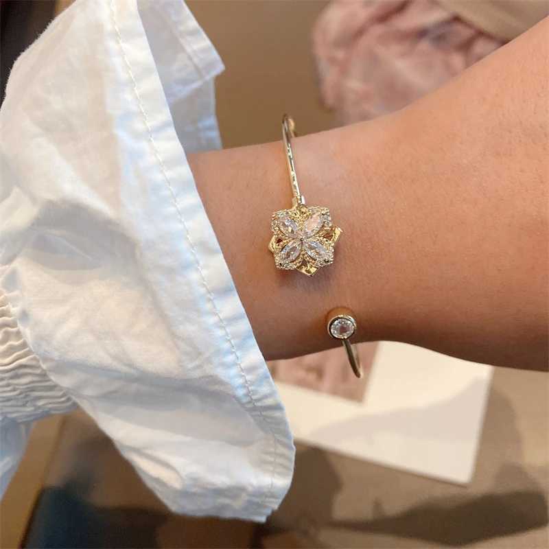 Luxury Rotable Zircon Four Leaf Grass Gold Color Copper Open Bracelets for Women New Fashion Advanced Wedding Party Jewelry Gift W250526