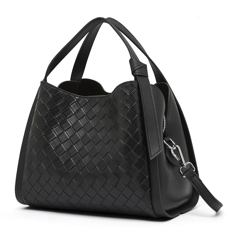 High Quality Leisure Designer Bag 2025 Autumn New Item Women's High-end Leisure Fashion One Shoulder Slanted Leather Embossed Vegetable Basket Ba