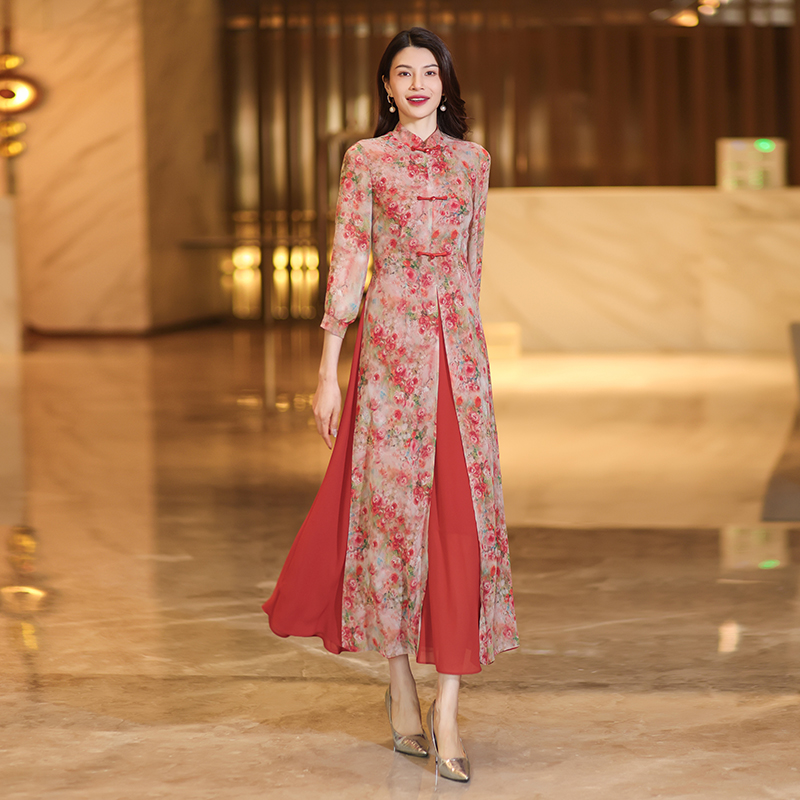 Elegant Traditional Silken-Chiffon Cheongsam Dress with Contemporary Seam-Free Construction