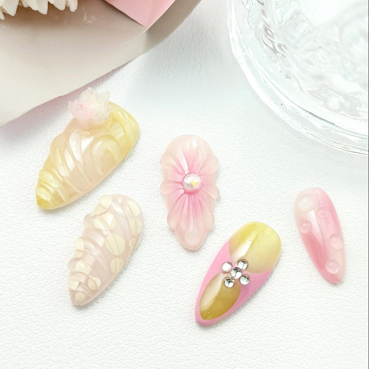 10pcs Sweet Flowers Handmade Press-on nails Medium Almond Nails Bundle Handraw 3D Flowers Poul Diamond Finished nail stickers Free storage box jelly g