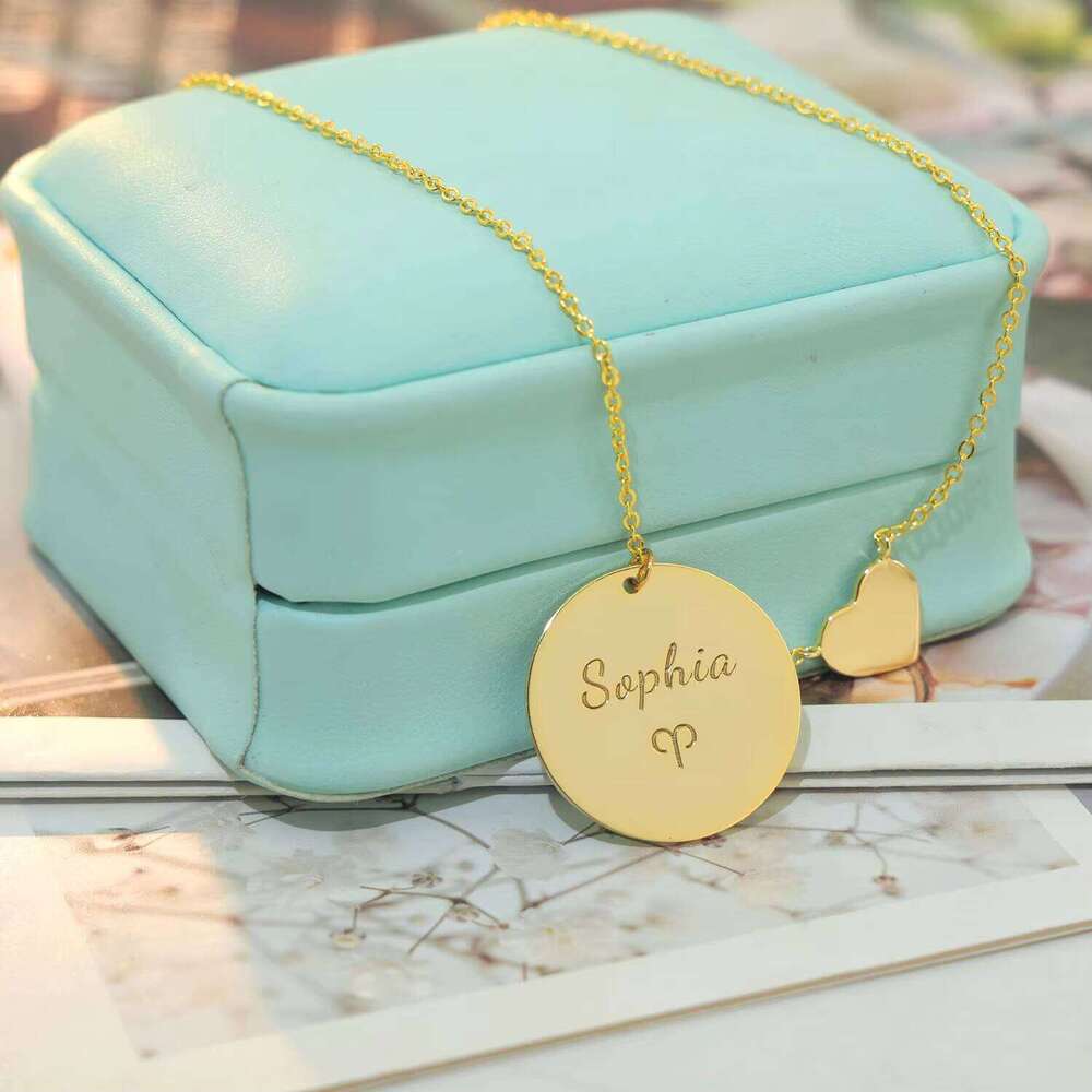 Stainless Steel Necklace Classical Gold Plated Round Pendant With Heart Fashion Chain for Women Wholesale