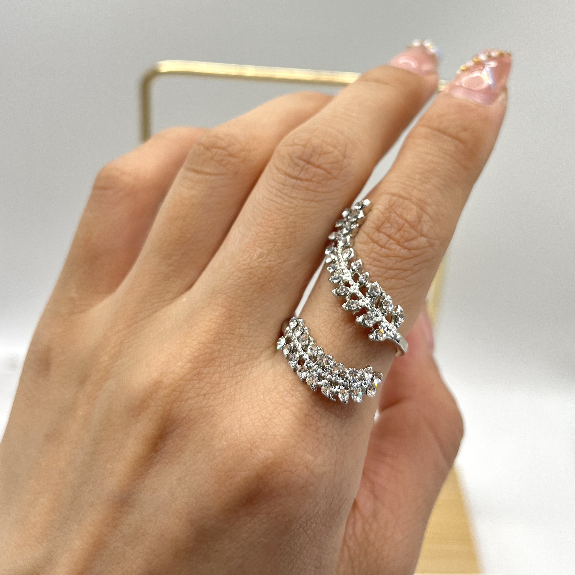 Open Ring Women's 925 Silver Creative Plant Leaf Long Ring Shining White Crystal Ring Classic Diamond Cluster Ring Luxury Jewelry Gift