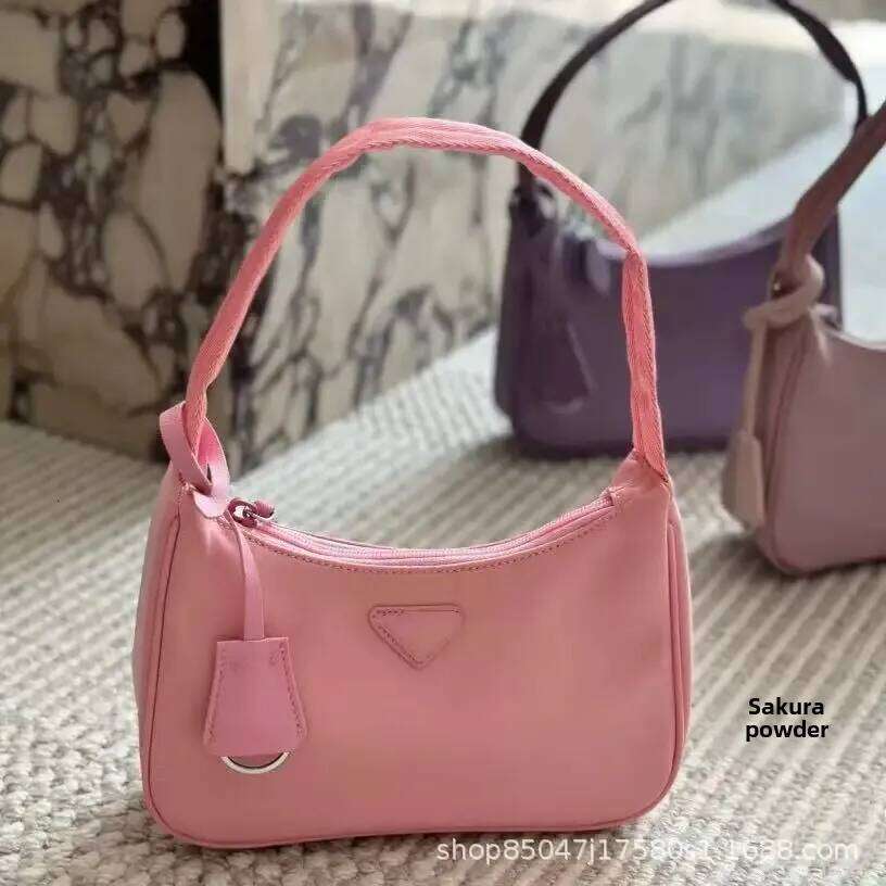 P-Home Vintage Nylon Hobo Underarm French Bread Bag Single Shoulder Soft Women's Handbag Bean Style from China