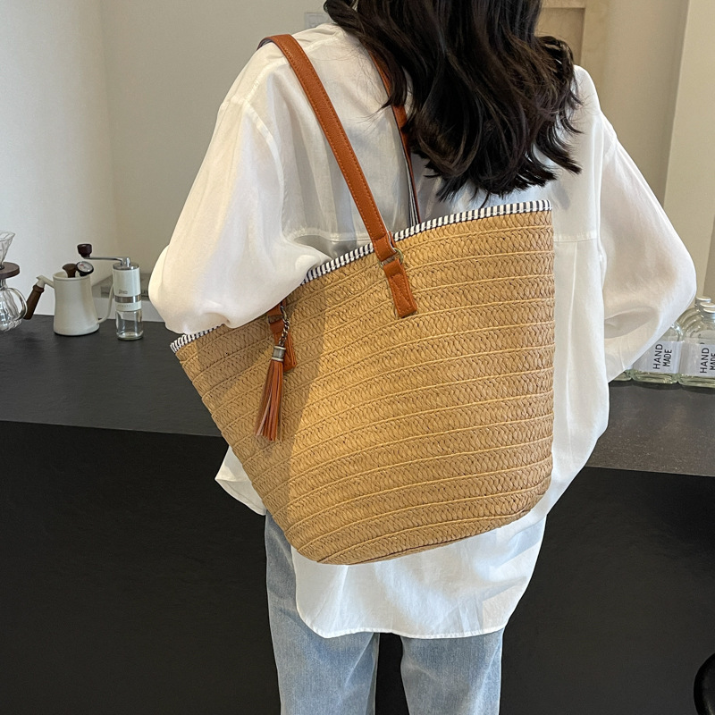 Free Shipping Designer Large Capacity Bag For Womens New Instagram Fashion Woven Tote Bag 2025 Commuting Shoulder Bag