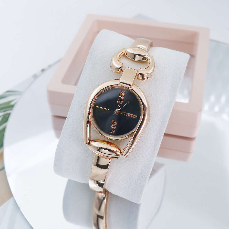 Watches Men Designer Button New Women S Bracelet Casual Fashion Quartz Watch Luxury Watch Lady Decoration Watch Bring A Box