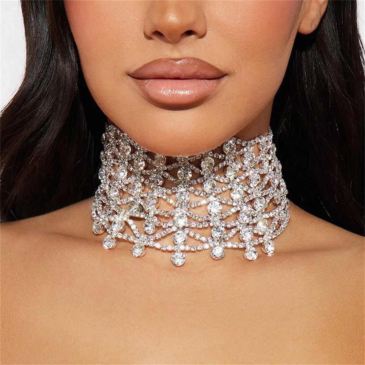 Sparkling Rhinestone Collarbone Chain Female Boho Crystal Choker Necklace Jewelry Accessories Nightclub Sexy Necklace 250519