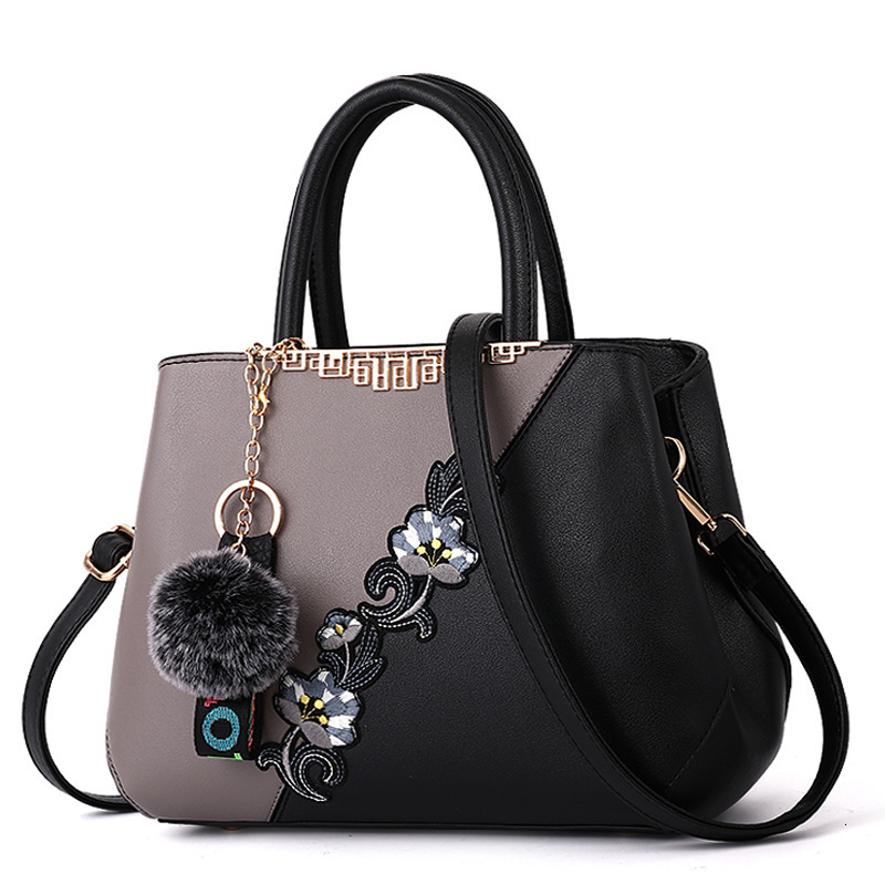 Top Brand High Quality New Style Bag 2025 New Fashion Women's Large Bag Style Color-Block Pom-Pom Shoulder Crossbody Bag Wholesale New Free Deliv