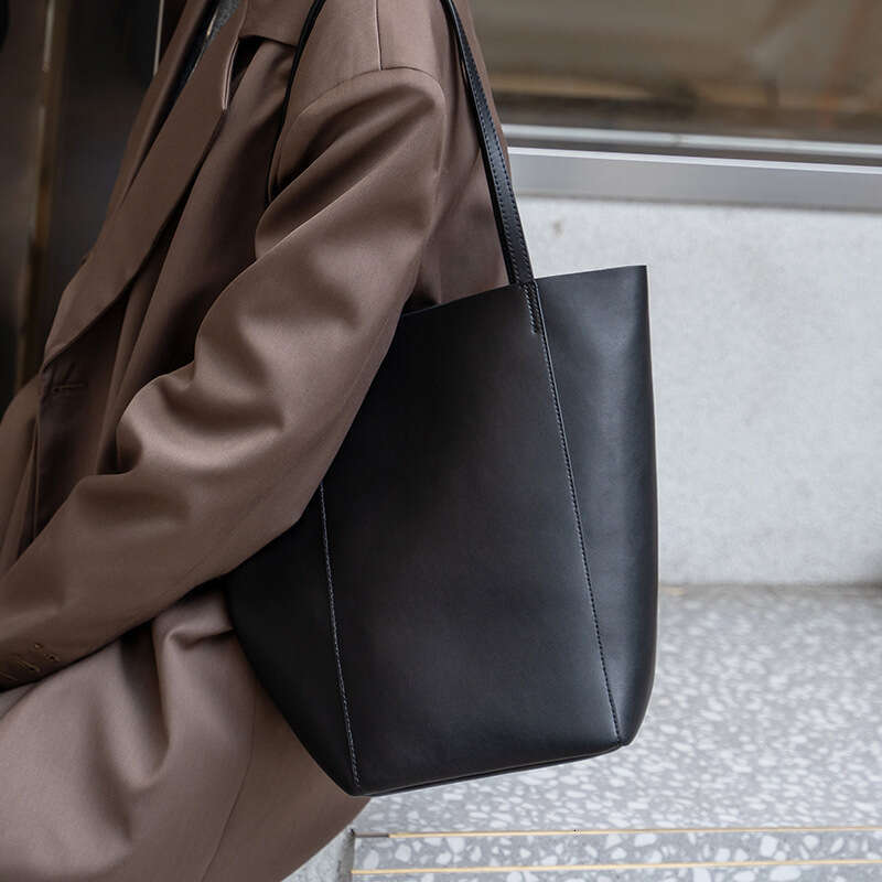 Genuine Leather Handbag Shoulder for Women 2023 New Autumn Winter Versatile Commuter Tote Large Capacity Bucket Mother Bag designer bag