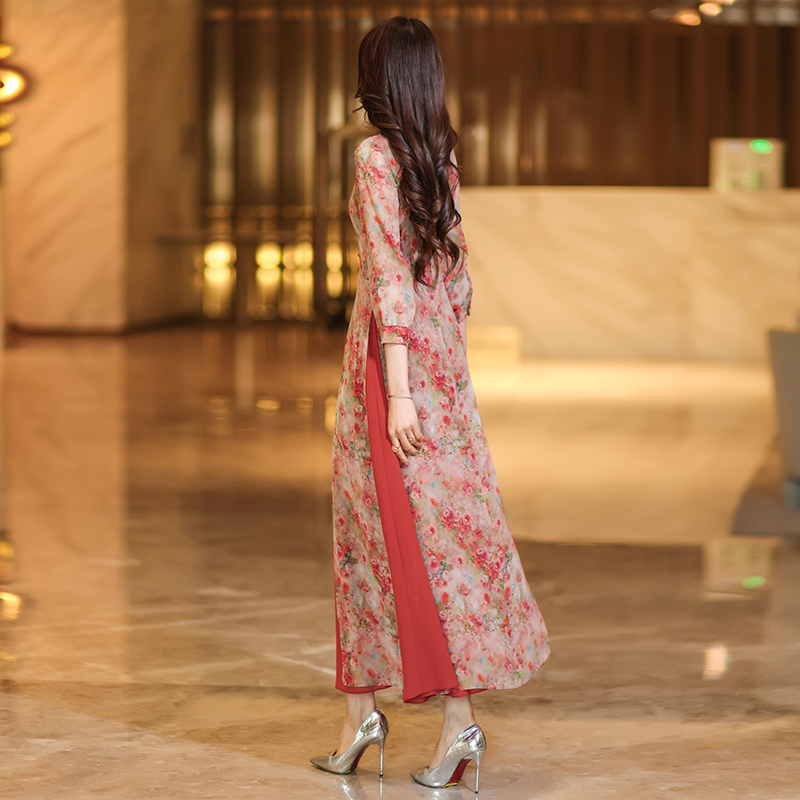 Elegant Traditional Silken-Chiffon Cheongsam Dress with Contemporary Seam-Free Construction