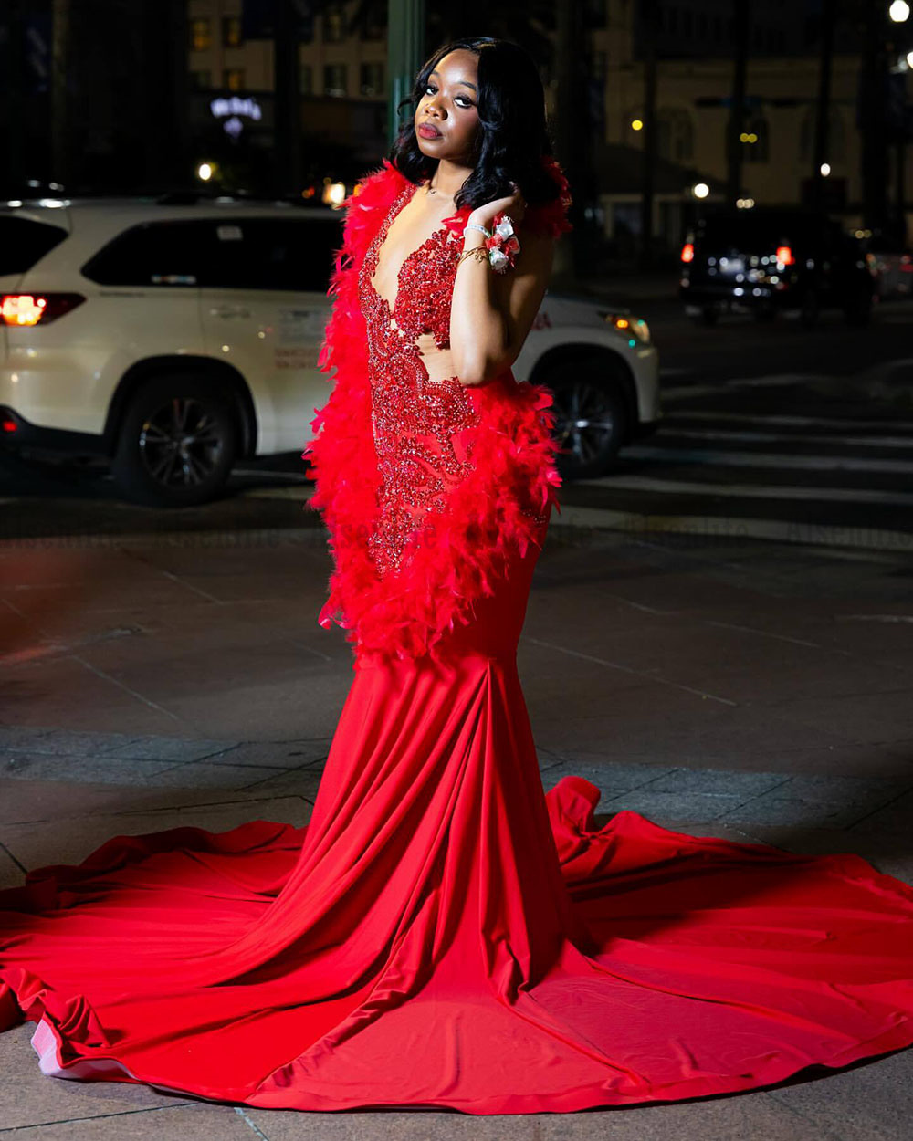 Amazing Red Prom Dresses Luxury Crystal Diamond Mermaid Party Gowns 2025 Feathers Evening Dress Customized