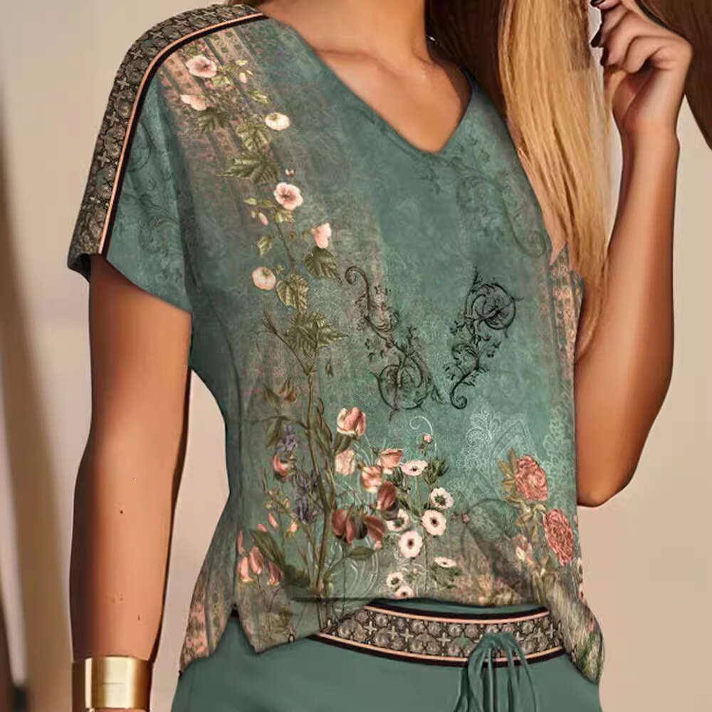 2025 Summer Women's Casual Fashion Printed Comfortable V-neck Top + Shorts Two-piece Set