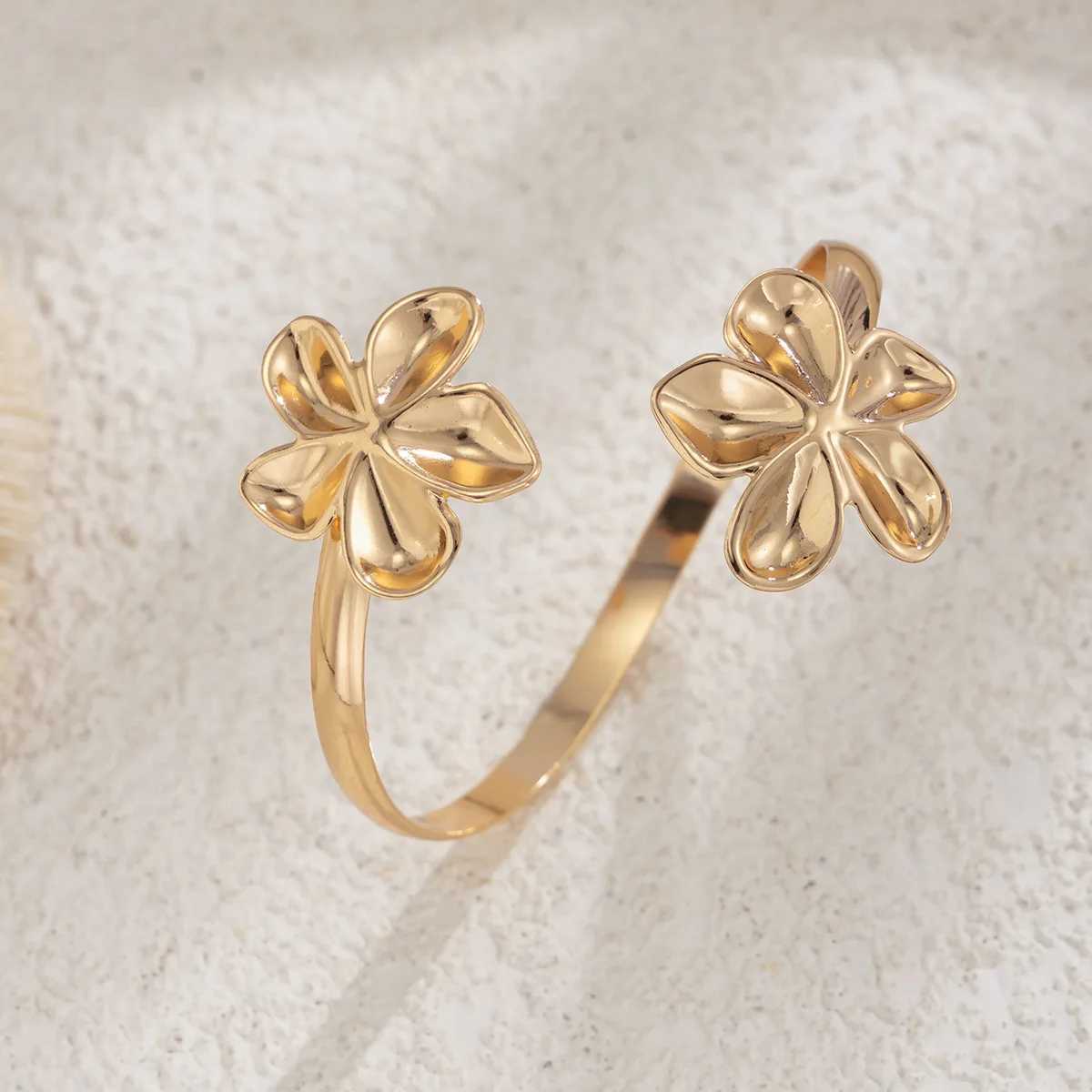 Boho Metal Starfish Open Cuff Bangles for Women Gold Color Punk Flower Geometric Arm Bracelet Summer Beach Party Jewelry Gifts W250526