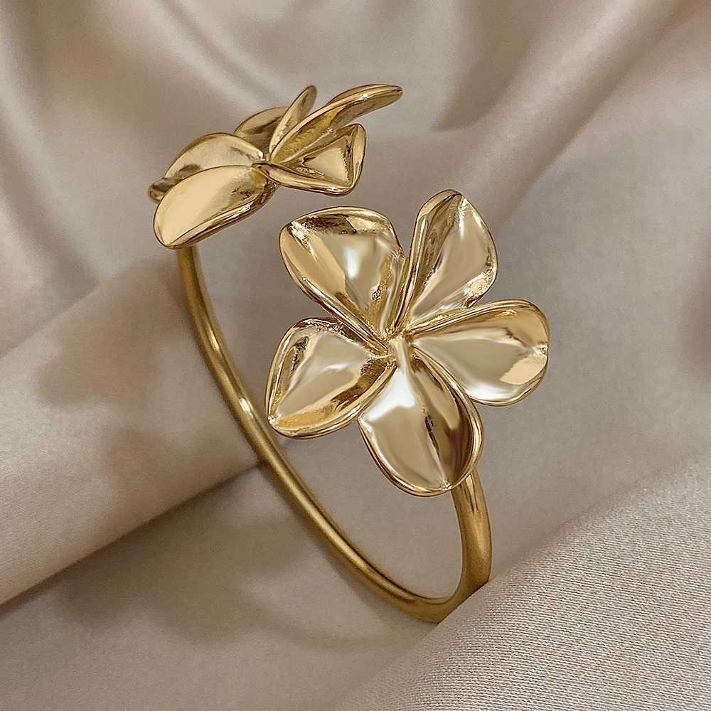 Greatera Stainless Steel Double Flower Cuff Bracelet Bangle for Women Gold Color Metal Floral Bracelets Waterproof Party Jewelry W250526
