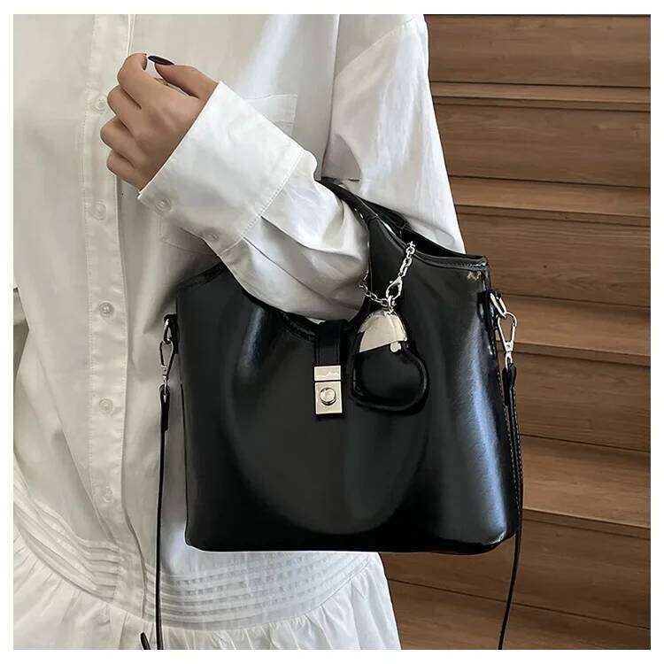 2025 Is A Must-have Retro Quilted Piano Handbag - Gold Hardware Detachable Tassels, Luxurious Vegan Leather, Niche Design
