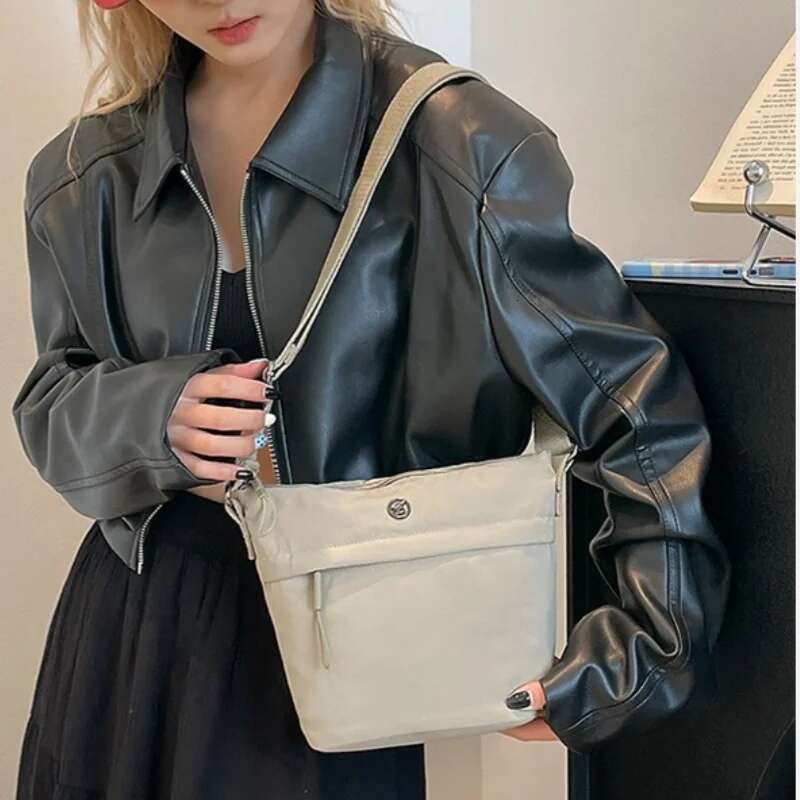 High Quality Simple Ultra-Light Crossbody Senior Sense Of Niche Fashion Hundred Nylon Cloth Bucket Shoulder Women's Bag