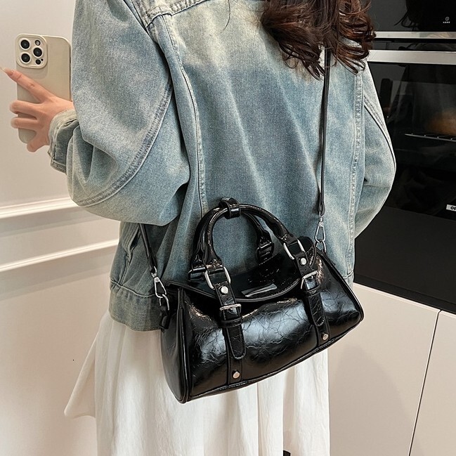 Top quality brand, high-quality new item, free delivery designer bag, 2025 popular shoulder bag, commuter jumpsuit, new item, free delivery design bag