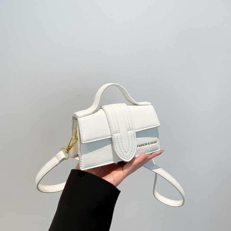 Top brand high-quality new free designer bag 2025 new texture handbag fashionable shoulder width bag trendy new free designer bag