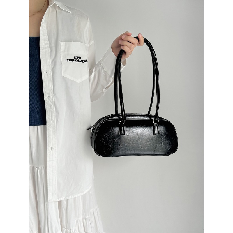 Elegant Fashionable Silver Tote Handbag For Her: Roomy Designer Accesory Ideal As An Everyday Companion