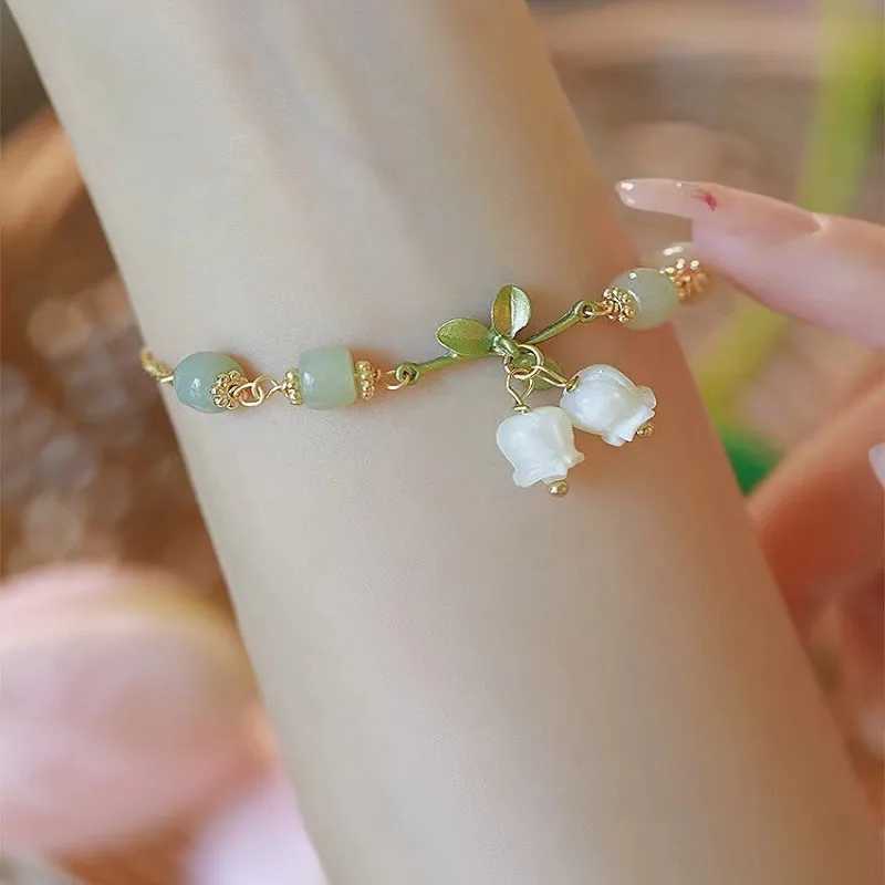 Sweet Vintage Pearl Lily Tulip Flower Bracelet for Women Fashion Cute Tassel Peach Pendant Bracelets Aesthetic Jewelry W250526