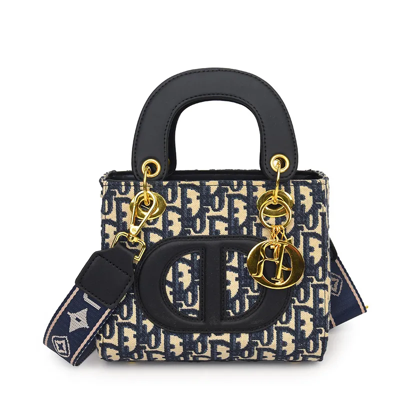 Designer bag Shoulder Bag Luxury Bag Crossbody Purse Designer 2025 capacity and exquisite embroidery. It is a portable handbag for women and a crossbo