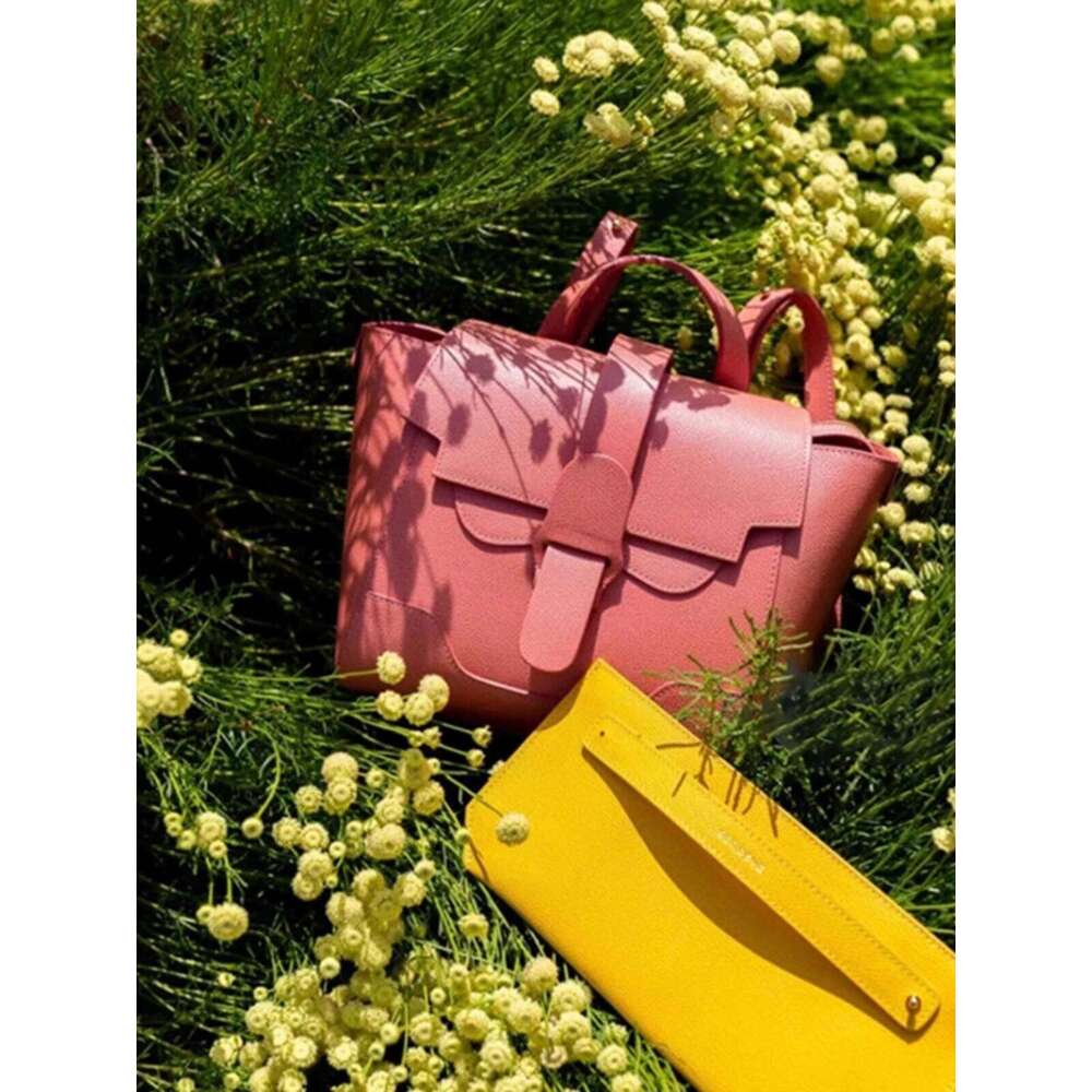 Early Spring New Ouyang Nana Style Commuter Niche Design Handheld Crossbody Shoulder Multi functional Women s Bag