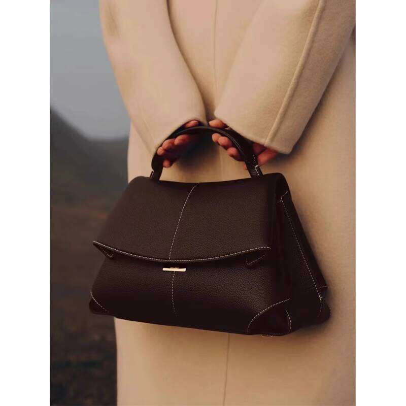 High end Niche Large Capacity Handbag New Trend Summer Shoulder Crossbody Commuter Bag for Women