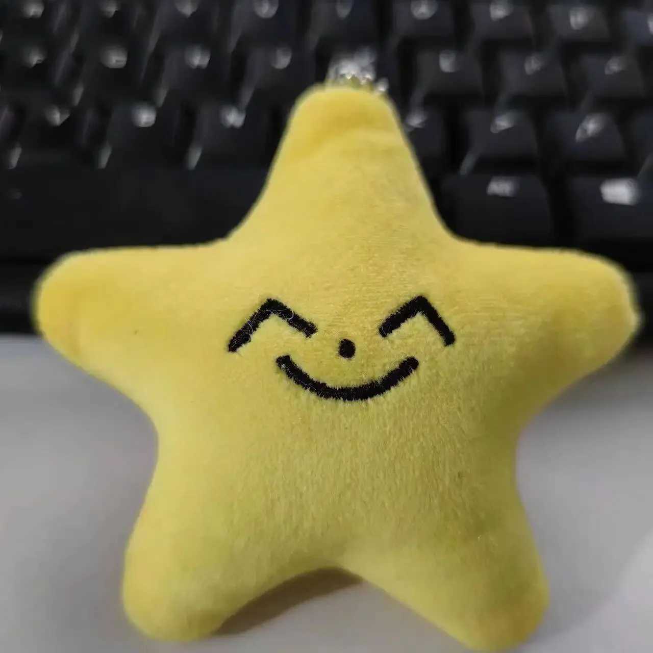 MARK DoYoung HAECHAN TAEYONG Keychain Yellow Pentagonal Heart Expression Keychain Plush Pendant For Fans Star Soundabl W250526
