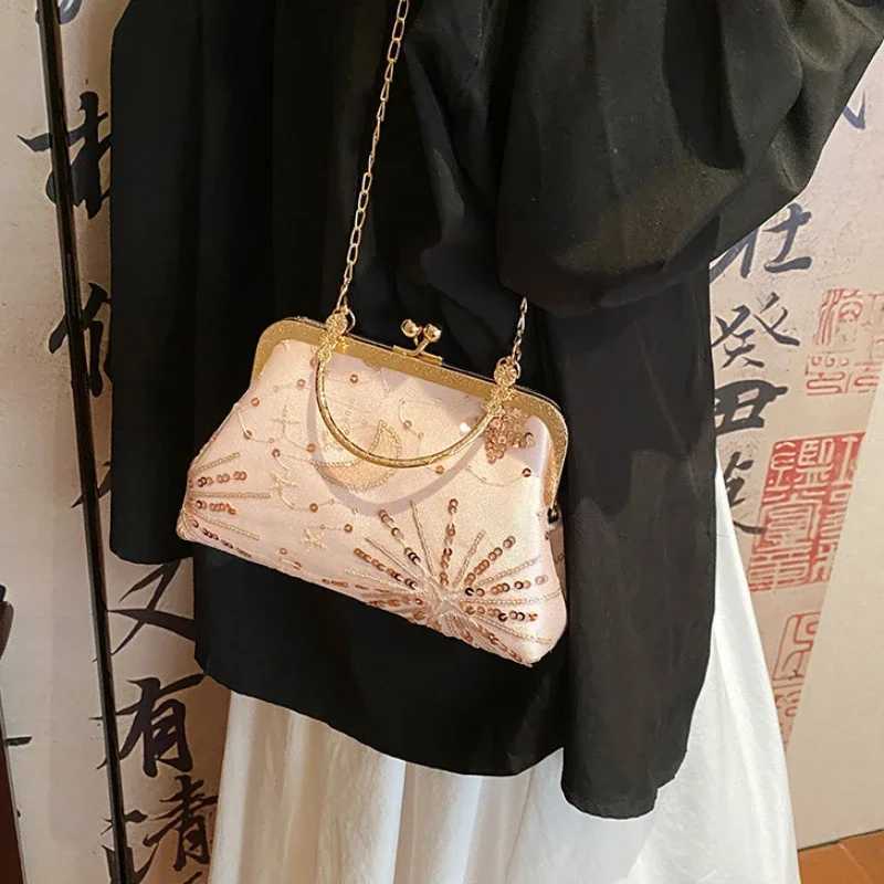 Retro Chain Womens Clip Shoulder Crossbody Bags Elegant Sequins Ladies Evening Clutch Purse Female Dinner Party Small Handbags W250527