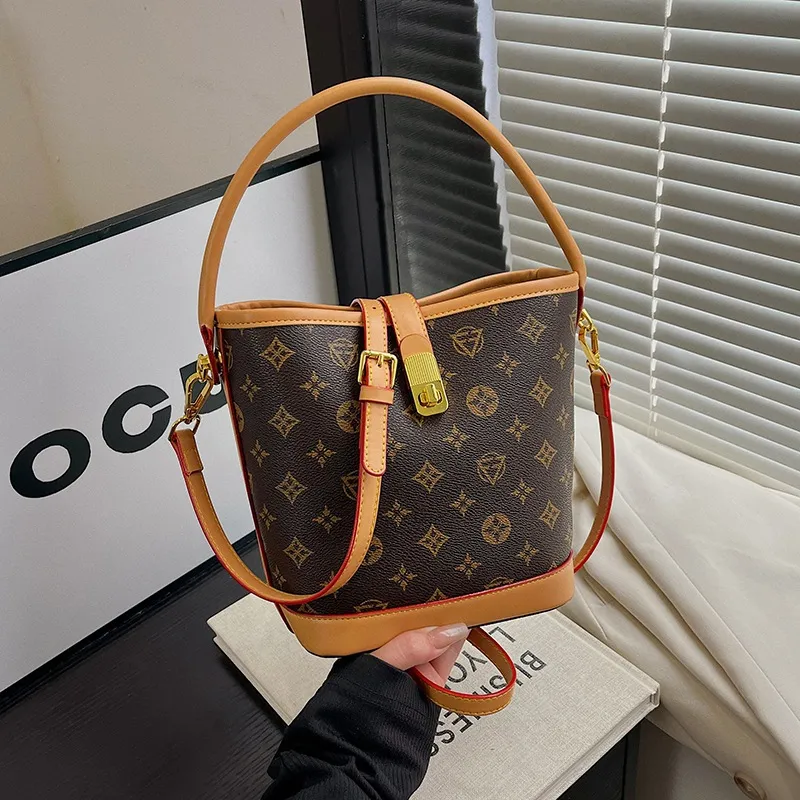 Shoulder Crossbody Bags se Designer 2025 capacity foreign leisure high-grade texture handbag presbyard bag 2025s hot Free shipping