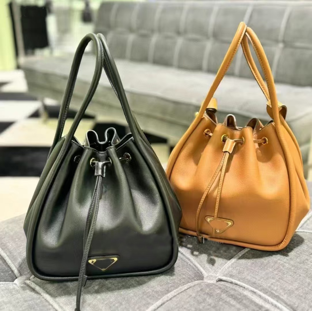 Pole Dumplings Cloud Bag Womens designer crossbody bags French Minority Design Flagship Brand Leather Bag