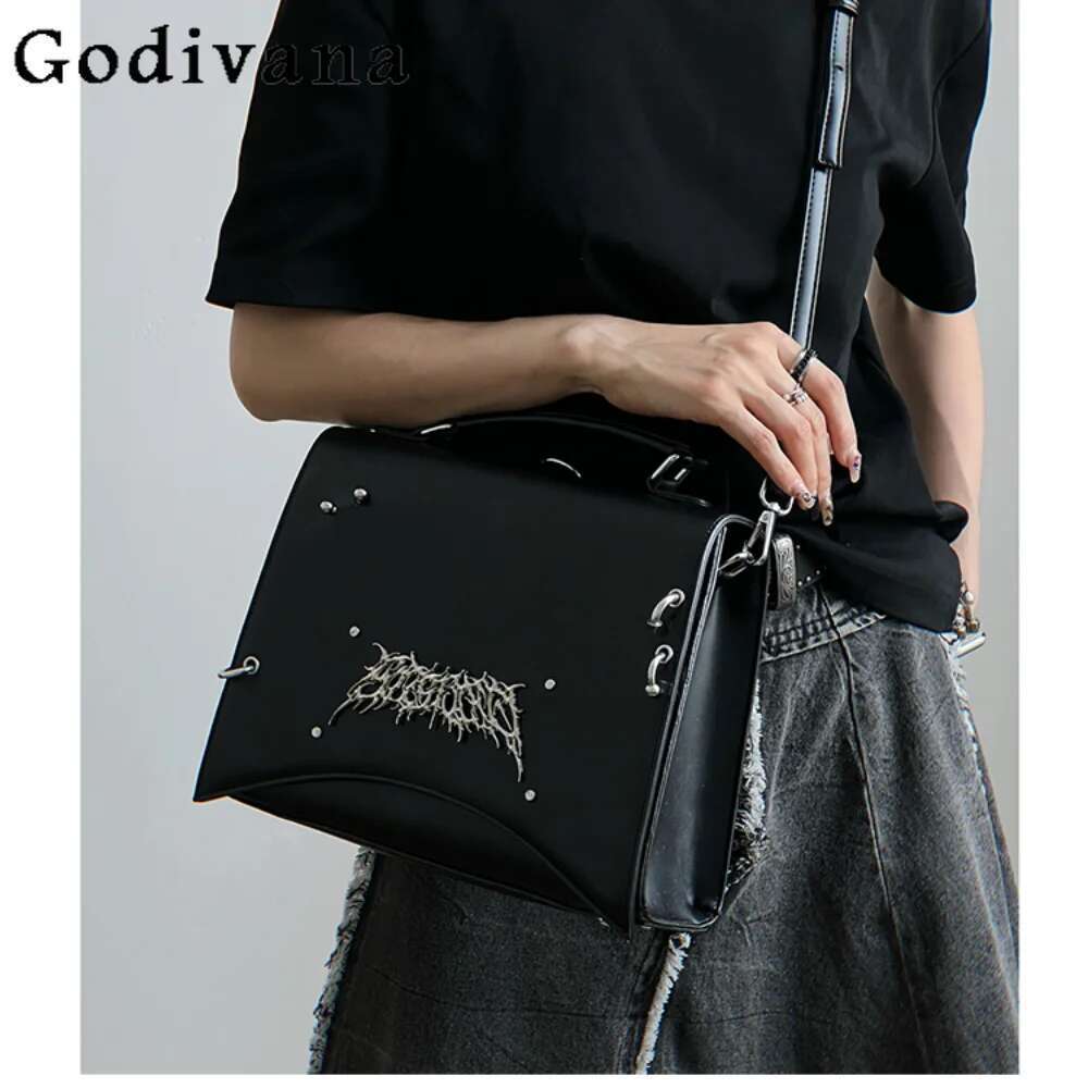 Hot Selling Fashion Hot Girl Student Black Backpacks Casual Waterproof Leather Street Style Schoolbag Commute Shoulder Women's Bag Designer Bags