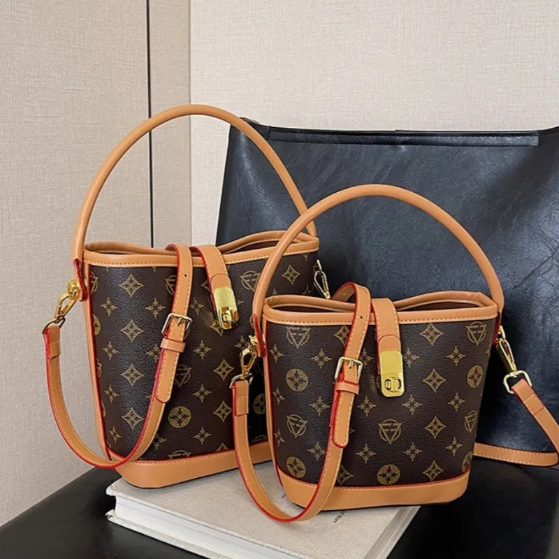 Shoulder Crossbody Bags se Designer 2025 capacity foreign leisure high-grade texture handbag presbyard bag 2025s hot Free shipping