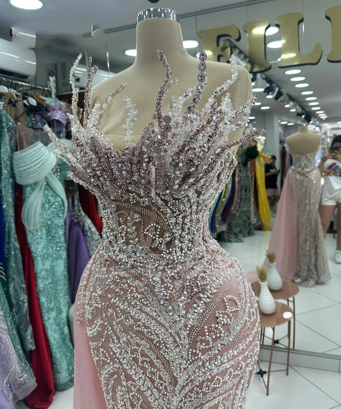 Illusion Evening Dresses For Women Strapless Sleeveless Gown Beaded Sequins Beaded Sweep Train Dress Party Customized Dress