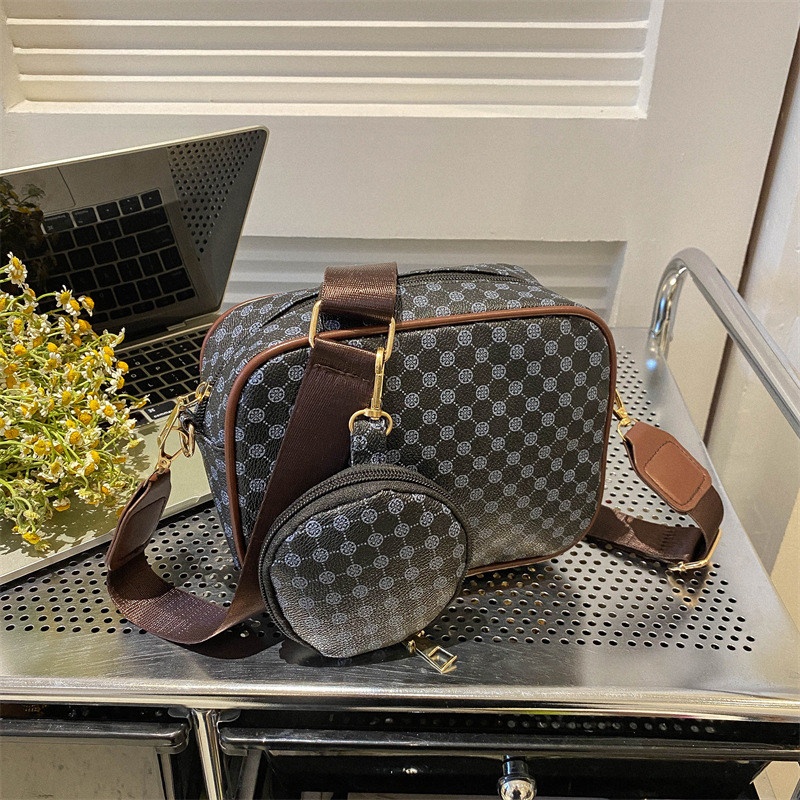 Free shipping designer Women's 2025 new fashion, casual and versatile monogram single-shoulder crossbody small square bag and women's bag