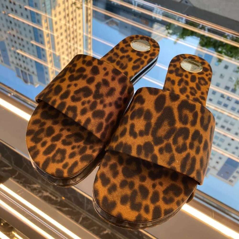 ~Leopard Print Outdoor Flat Slippers for Women 2025 New Trendy Design Beach Sandals