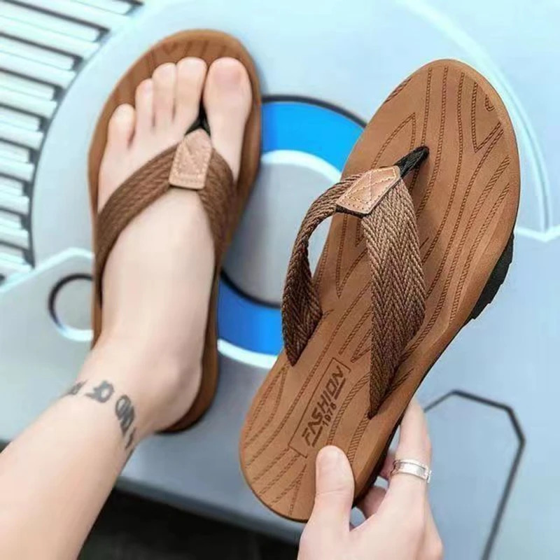 Summer High Quality Outdoor Flip Flops Men Summer Beach Slippers Men Fashion Breathable Casual Men Flip Flops 250526