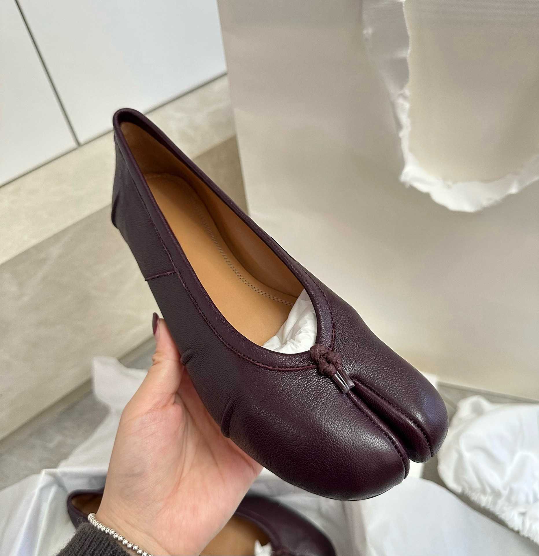 M6 pleated ballet shoes tabi split toe single shoe pigs hoof shoes one foot shallow mouth niche style