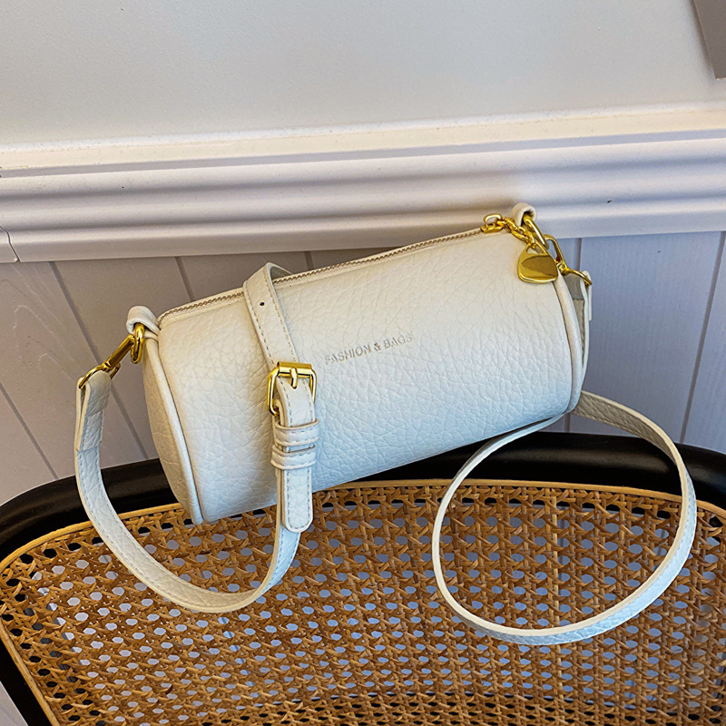 Top brand high-quality new free designer bag 2025 new high-value fashionable cylindrical bag retro shoulder width bag new free designer bag