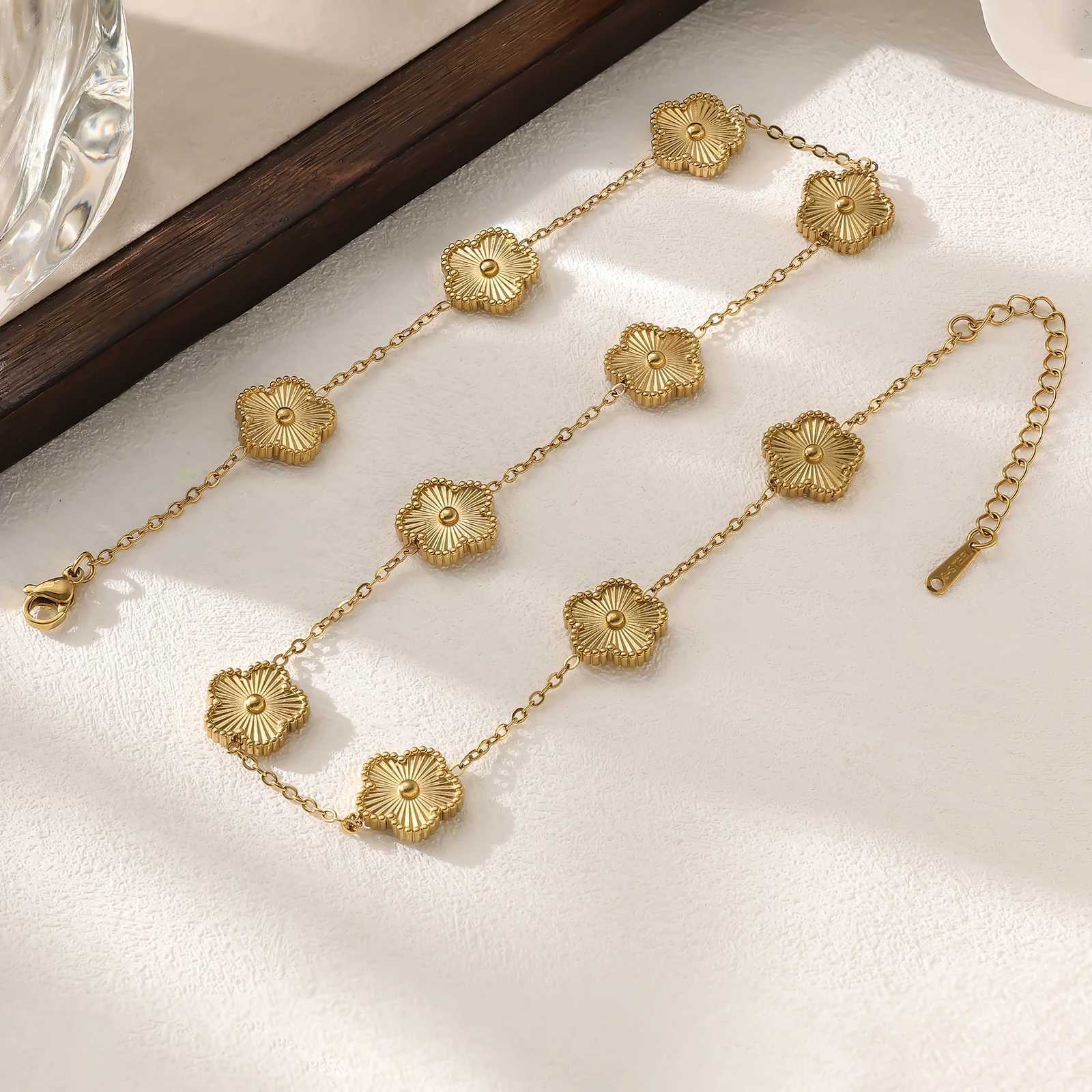 Simple Temperament Five-Flower Necklace Titanium Steel Plum Blossom Fashion Versatile Womens Jewelry W250526