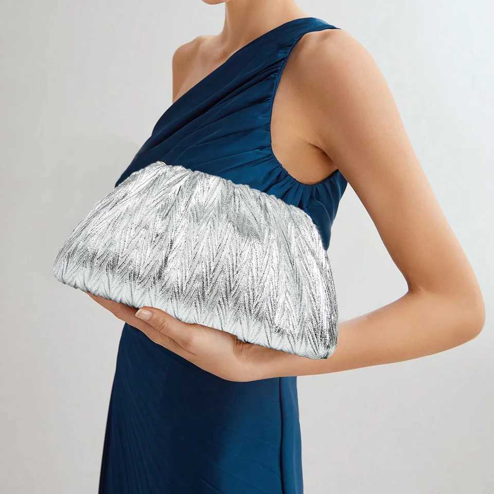 Elegant silver pleated handbag large capacity luxury portable banquet bag for easy carrying perfect choice for parties dates W250527