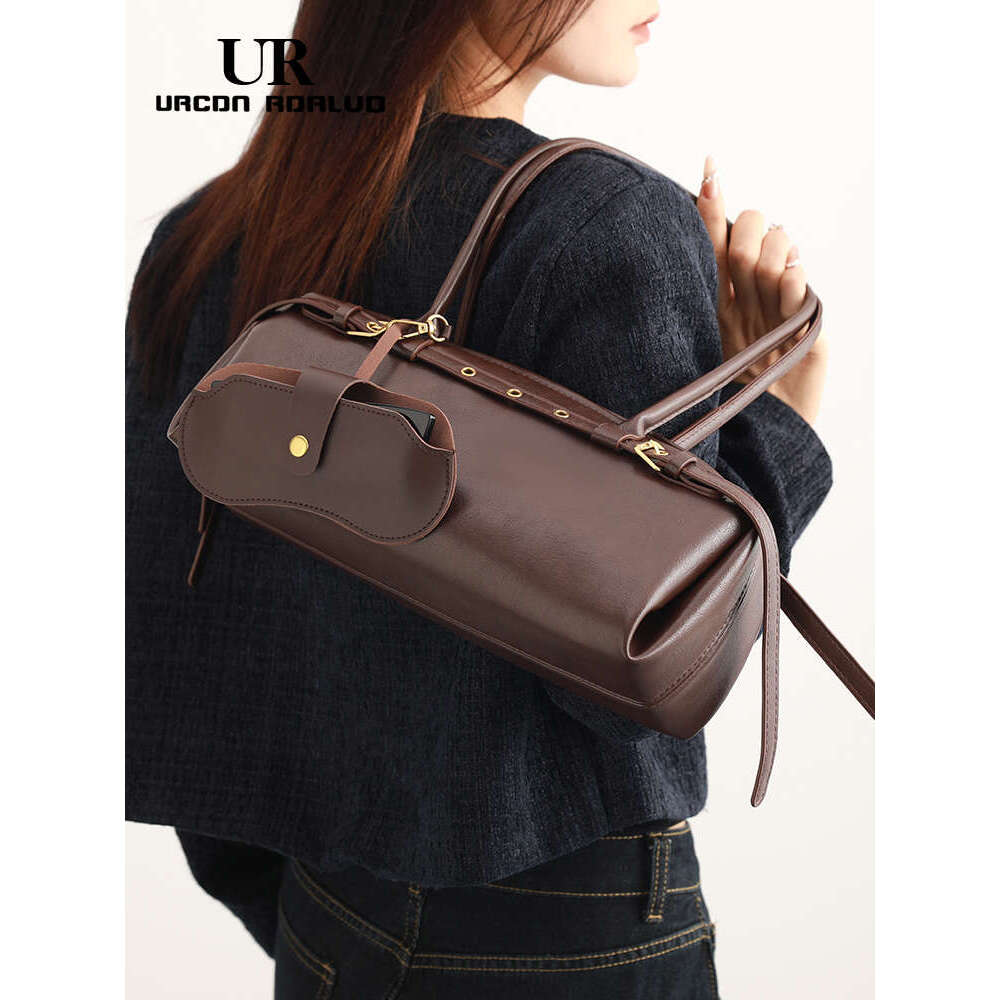 Style Niche Design Bowling Summer New Texture Simple High end Versatile Underarm Bag