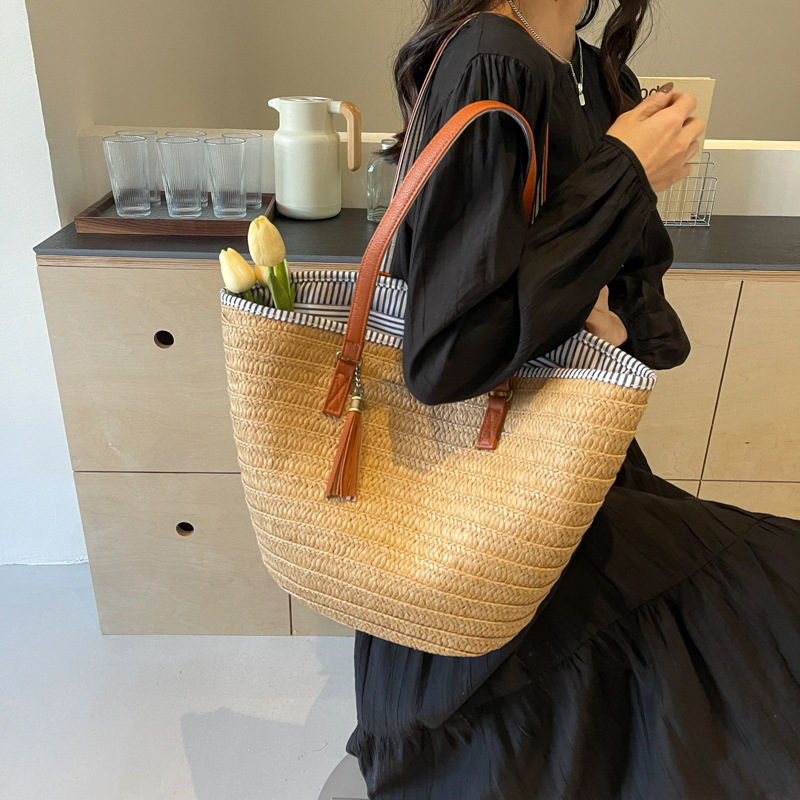 Free Shipping Designer Large Capacity Bag For Womens New Instagram Fashion Woven Tote Bag 2025 Commuting Shoulder Bag