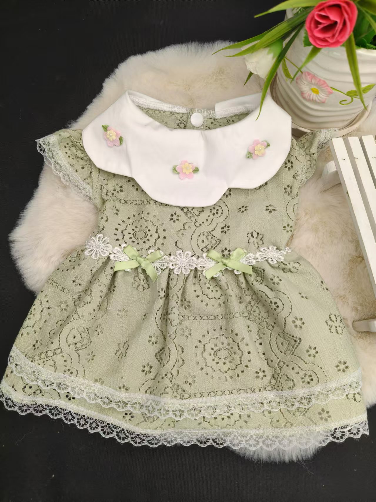 Pet Green Small Flower Hollow Skirt Trendy Thin Design