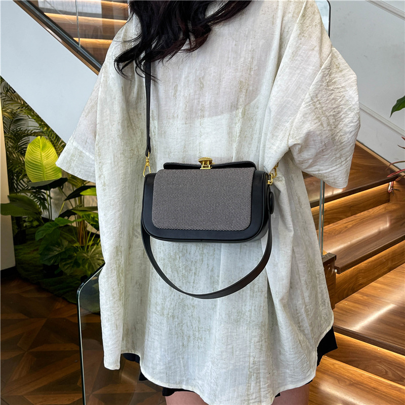 High quality brand new free designer bag 2025 new Korean version small square bag niche design armpit handbag armpit bag new free designer bag