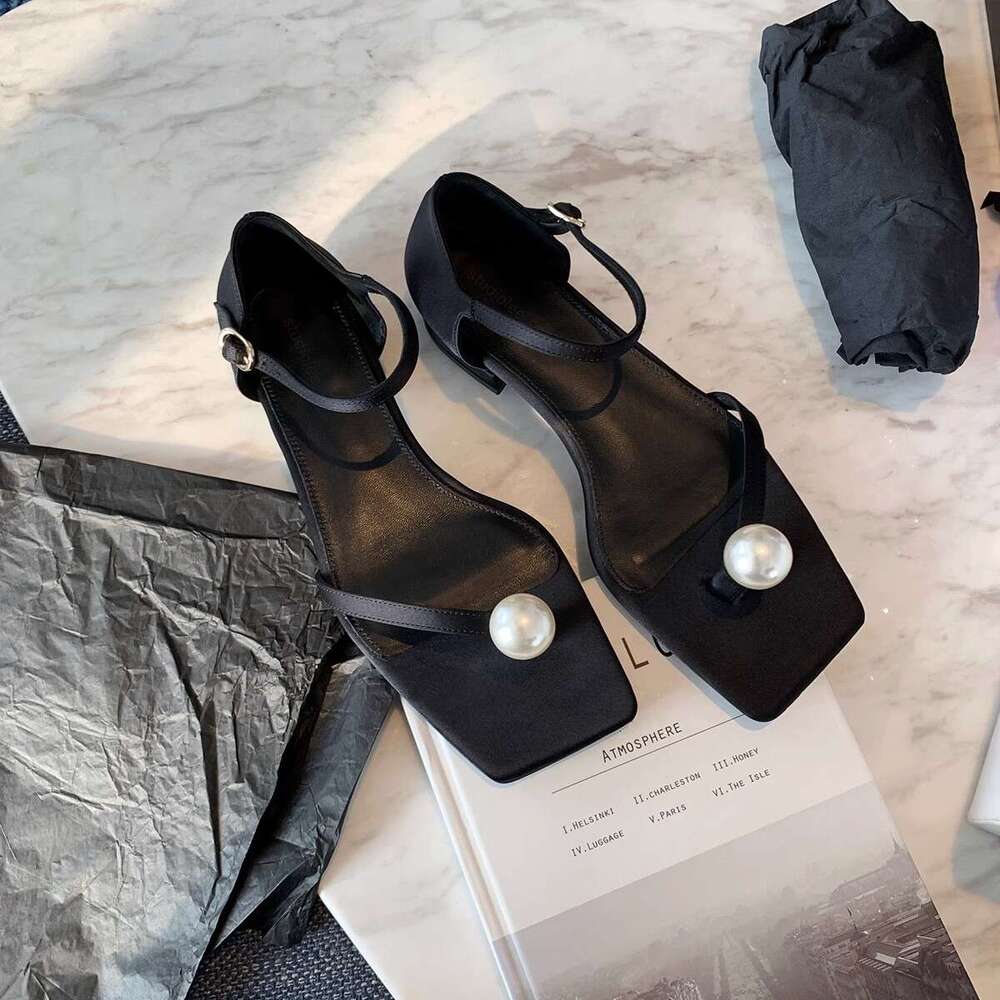 Instant Dispatch Grape Mom Summer New Fashion Versatile Square Pearl Toe Clip Strap Chunky Heel Sandals for Women