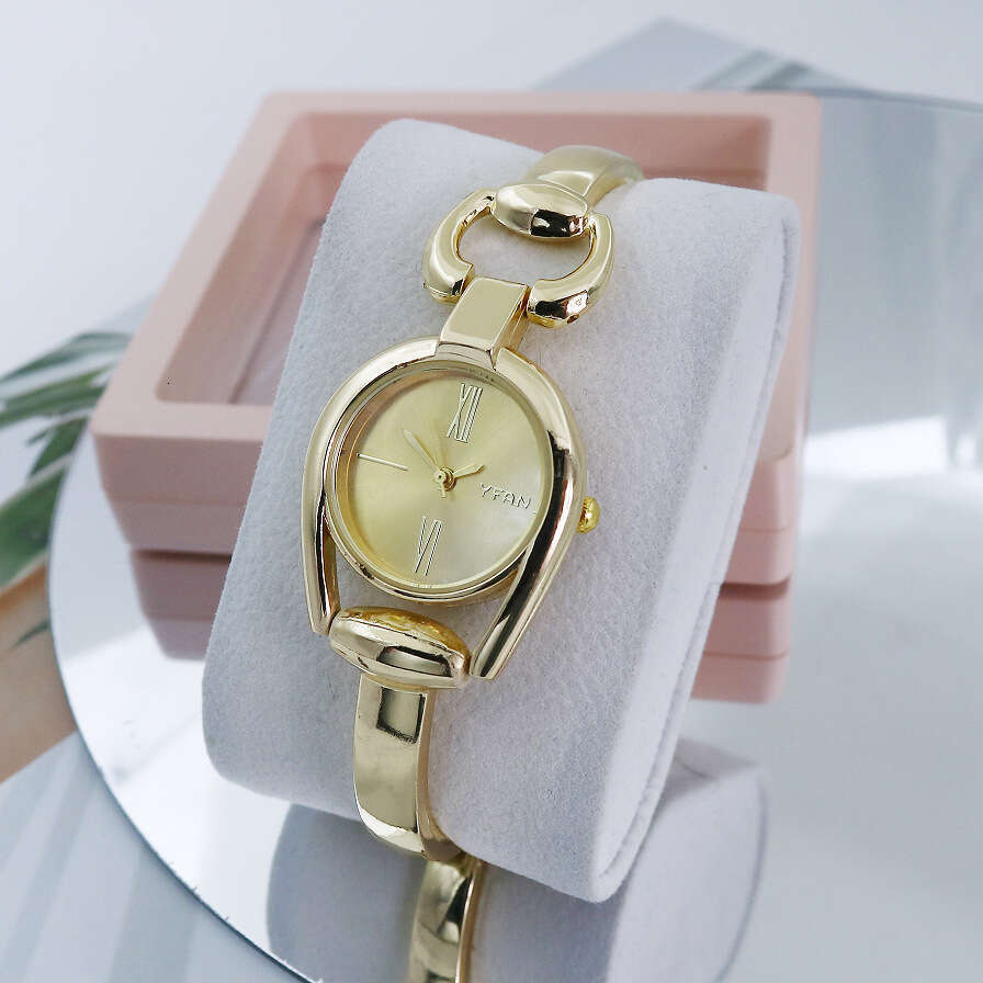 Watches Men Designer Button New Women S Bracelet Casual Fashion Quartz Watch Luxury Watch Lady Decoration Watch Bring A Box
